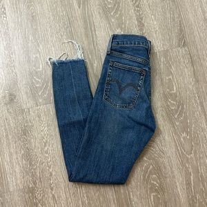 Levi’s wedgie skinny jeans